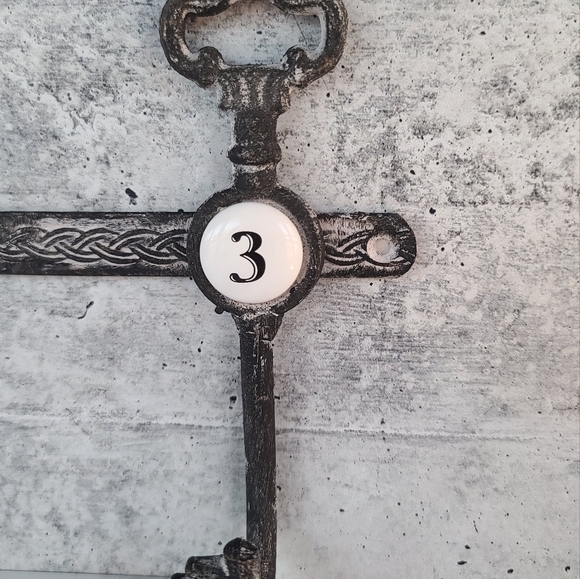 Ornate 3 Hook Wall Mount - Picture 5 of 10